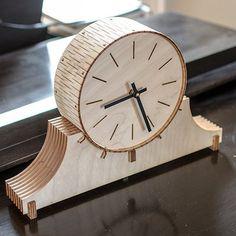 ساعت رومیزی چوبی مدرن و دکوری (m30430)