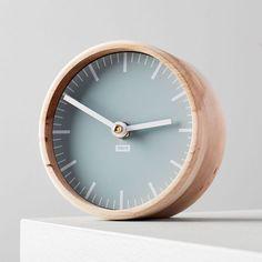 ساعت رومیزی چوبی مدرن و دکوری (m43975)