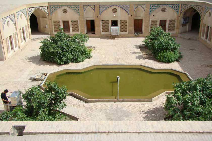 مسجد و مدرسه آقا بزرگ کاشان - کاشان (m85530)|ایده ها