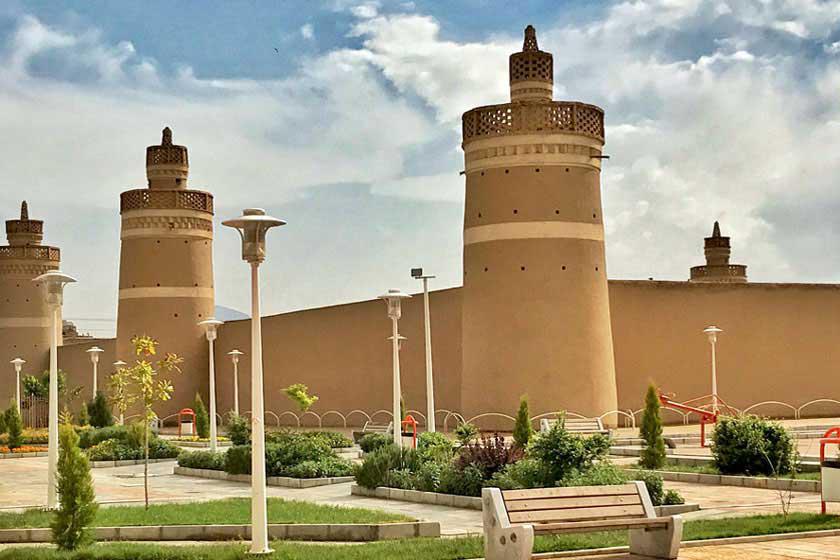 ارگ شیخ بهایی (هفت برج خارون) - نجف آباد (m91274)|ایده ها