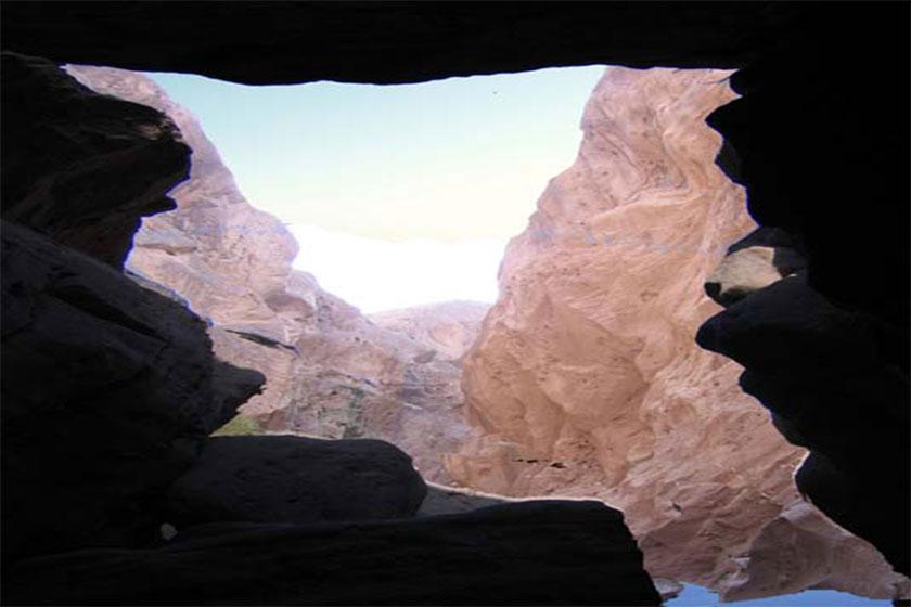 غارها و صخر‌‌ه‌ های رودخانه علی آباد راگه - رفسنجان (m93054)|ایده ها