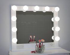 آینه آرایشی دیواری (m223782)