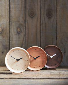 ساعت چوبی ساده