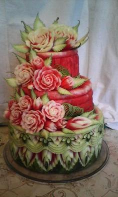 مدل کیک یلدا میوه آرایی چند طبقه با پایه ی هندوانه