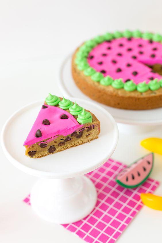 مدل کیک یلدا کیک کشمشی ساده|لیدی