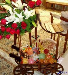 مدل سفره ی شب یلدا استفاده از گل و سبد چوبی برای عروس