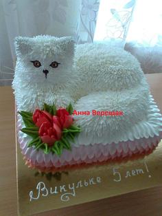 کیک تولد دخترانه شیک و لاکچری گربه با خامه