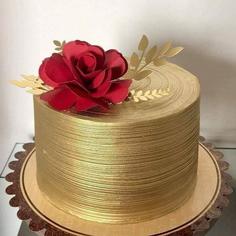 کیک تولد دخترانه شیک و لاکچری خامه ی طلایی