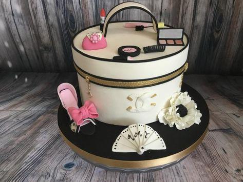 کیک تولد دخترانه شیک و لاکچری کیک فوندانت کیف لوازم آرایشی|لیدی