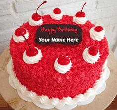 کیک تولد دخترانه قرمز تزئین با خامه و میوه