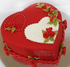 کیک تولد دخترانه قرمز طرح فانتزی