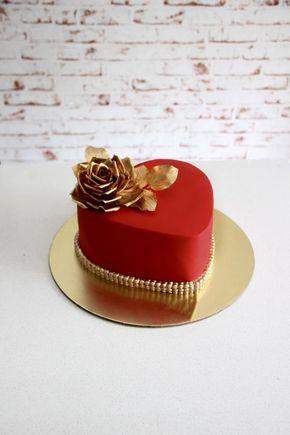 کیک تولد دخترانه قرمز قلب ساده|لیدی