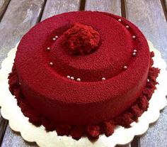 کیک تولد دخترانه قرمز ساده و زیبا