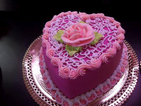 کیک تولد دخترانه قلب با تزئین خامه|لیدی