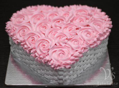کیک تولد دخترانه قلب با تزئین خامه ی متفاوت|لیدی