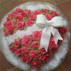 کیک تولد دخترانه قلب گل و روبان