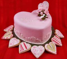 کیک تولد دخترانه قلب تک رنگ صورتی