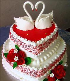 کیک تولد دخترانه قلب دو طبقه با تزئین دو قو