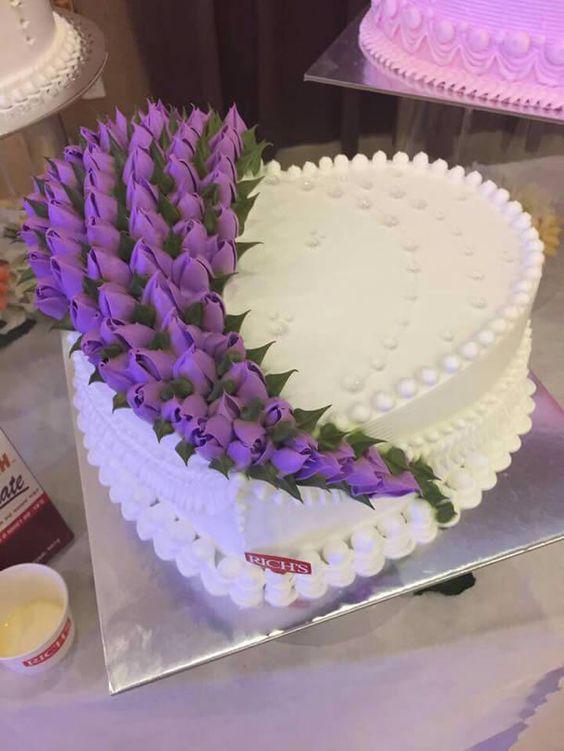 کیک تولد دخترانه قلب سفید با گلهای خامه ای|لیدی