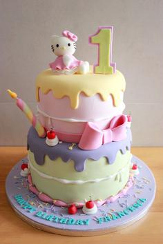 کیک تولد دخترانه کیتی فوندانت فانتزی