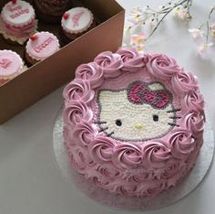 کیک تولد دخترانه کیتی خامه ای خوشگل