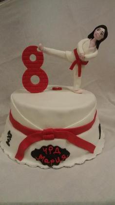 کیک تولد دخترانه اسپرت دختر کاراته کار