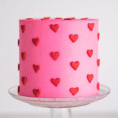 کیک تولد دخترانه قلب قرمز