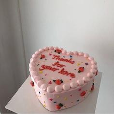 کیک تولد دخترانه به شکل قلب