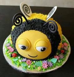 کیک تولد دخترانه زنبور عسل