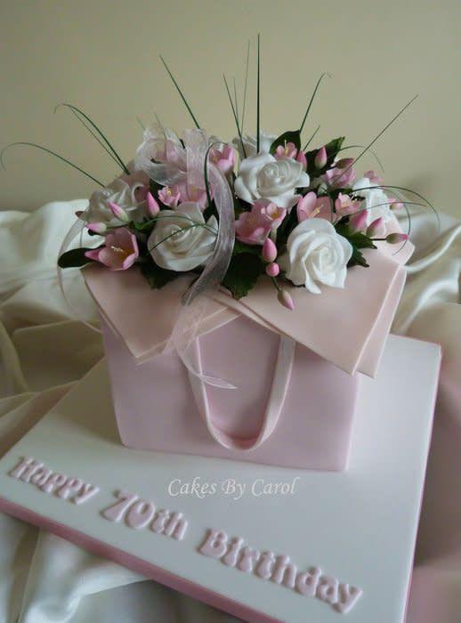کیک تولد دخترانه به شکل دسته گل|لیدی