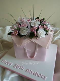 کیک تولد دخترانه به شکل دسته گل
