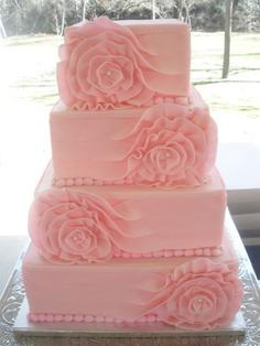 کیک تولد دخترانه صورتی چند طبقه با طراحی گل