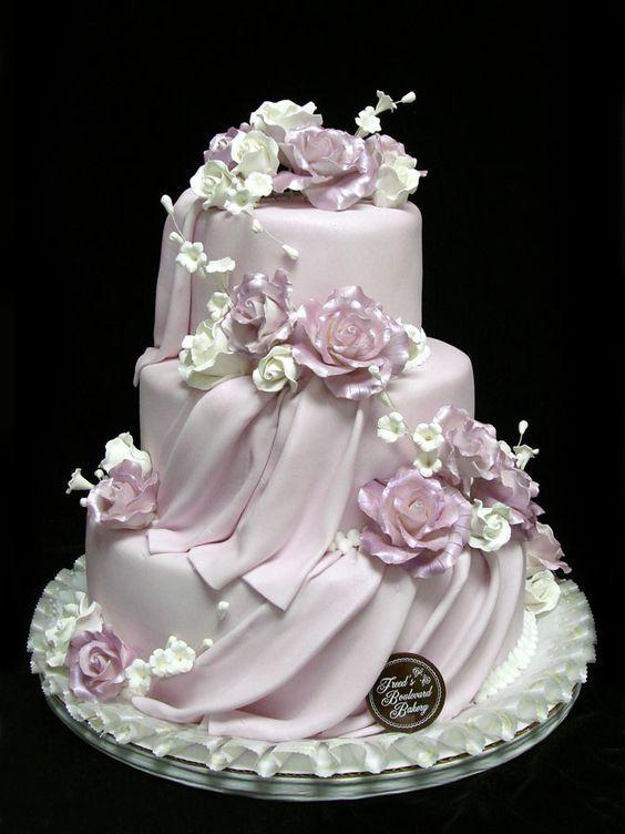کیک تولد دخترانه صورتی با تزئین زیبا|لیدی