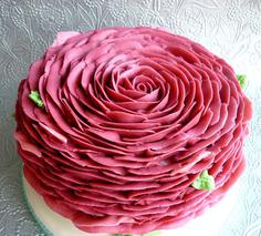کیک تولد دخترانه صورتی به شکل گل