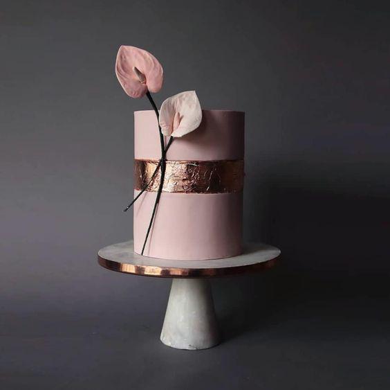 کیک تولد دخترانه صورتی ترکیب طلایی|لیدی