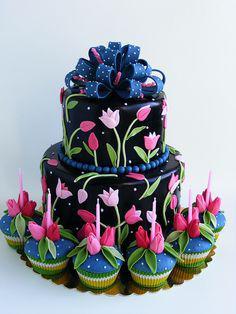 کیک تولد دخترانه گل با کیک پایه ی سیاه|لیدی