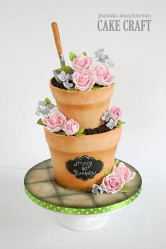 کیک تولد دخترانه گل گلدان فانتزی