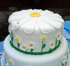کیک تولد دخترانه گل به شکل زیبا