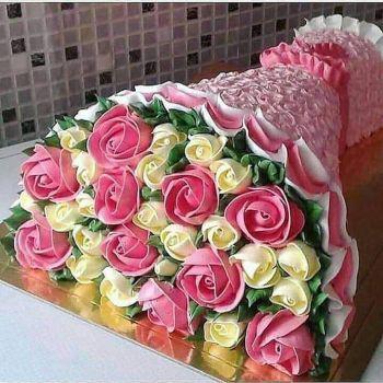 کیک تولد دخترانه گل دسته گل خامه ای|لیدی
