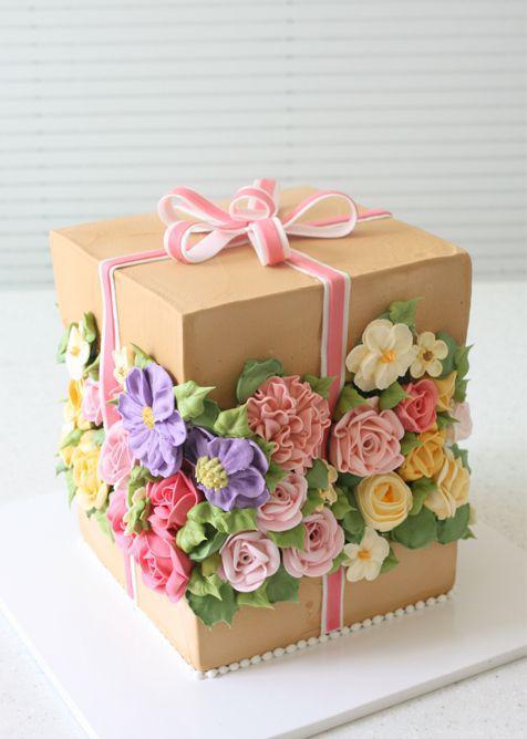 کیک تولد دخترانه گل طرح جعبه ی پر گل|لیدی