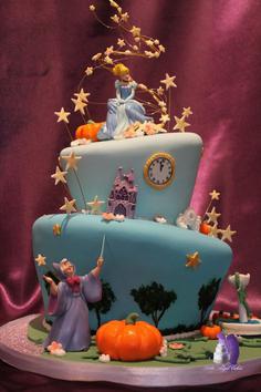 کیک تولد دخترانه فانتزی سیندرلا