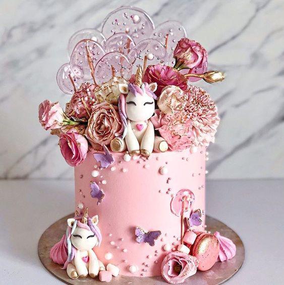 کیک تولد دخترانه تک شاخ استفاده از گل و عروسک یونیکورن|لیدی