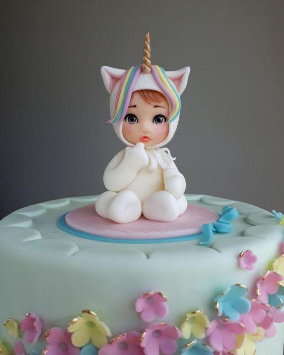کیک تولد دخترانه تک شاخ بچه داخل لباس یونیکورن|لیدی