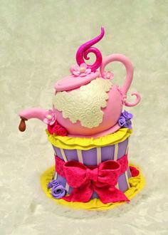 کیک تولد دخترانه فانتزی قوری