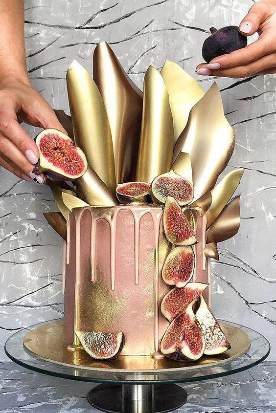 کیک تولد دخترانه طلایی با تزئین انجیر|لیدی