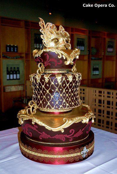 کیک تولد دخترانه طلایی با تم نقاب و ترکیب زرشکی|لیدی