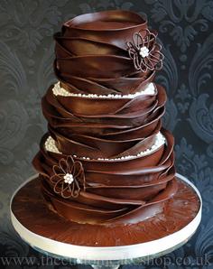 کیک تولد دخترانه شکلاتی طرح خاص و لاکچری