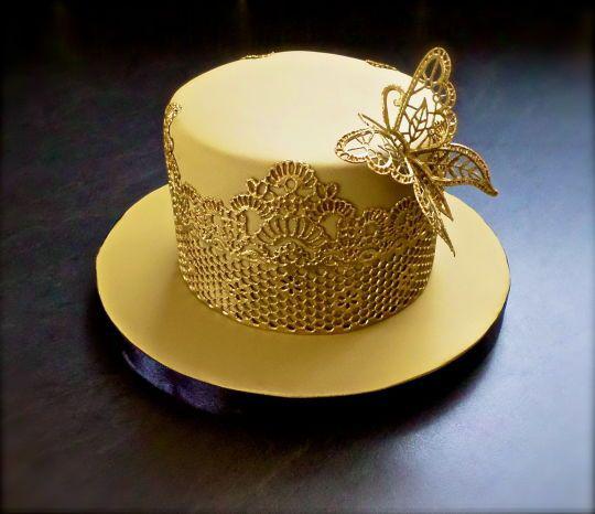 کیک تولد دخترانه طلایی ساده با تزئین پروانه|لیدی