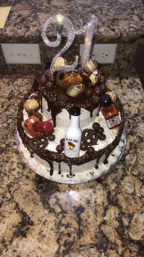کیک تولد دخترانه شکلاتی با تزئین متفاوت|لیدی