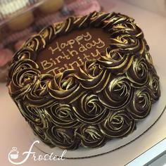 کیک تولد دخترانه شکلاتی ساده با خامه ی شکلاتی